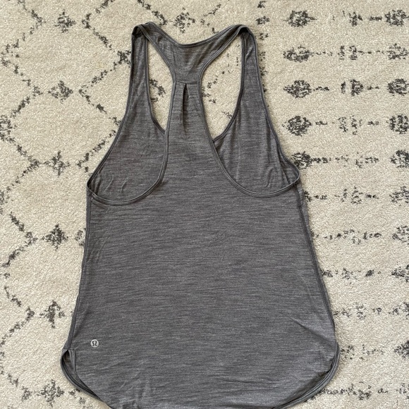 Lululemon 105 singlet - Picture 2 of 2